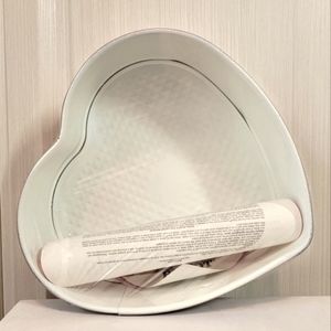New (vintage) Bundt Brand Bakeware heart shaped springform pan